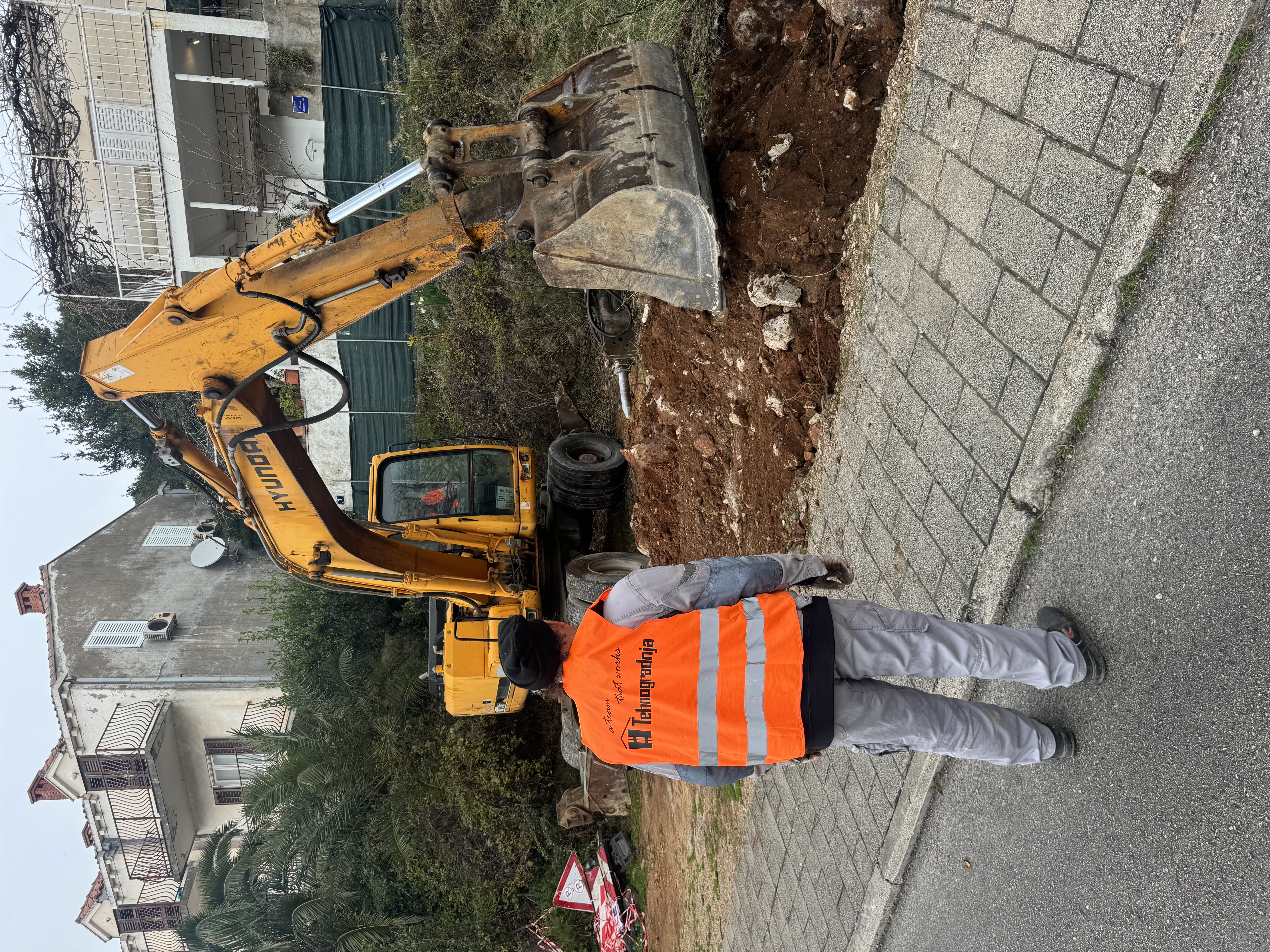 Tehnogradnja tim u radu